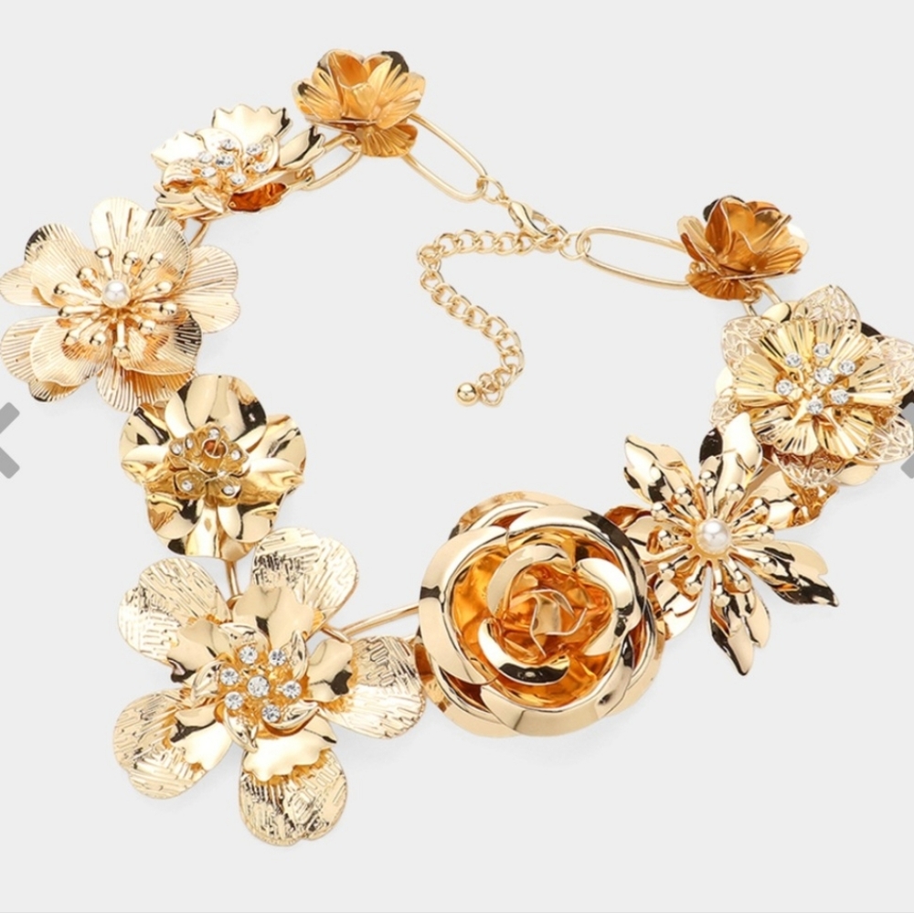 Pearl Pointed Metal Textured Flower Link Necklace. - Picture 2 of 2